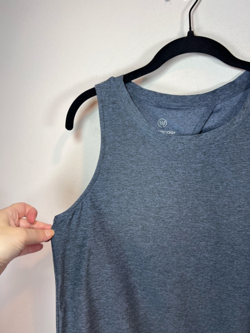 We Wander Sleeveless Keyhole Back Tank Top Shirt Blue Stretch Yoga Sporty Medium - Picture 3 of 12